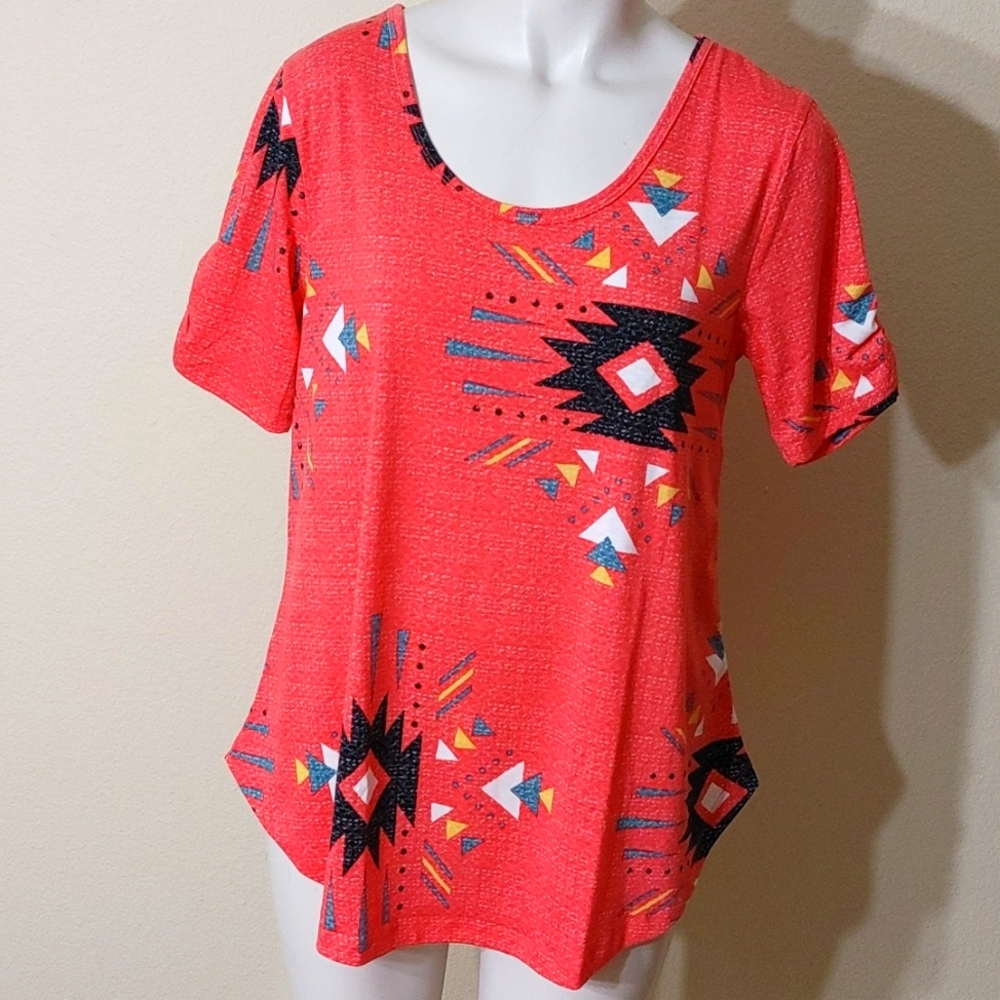 #018 Lularoe high low shirt size small NWT.